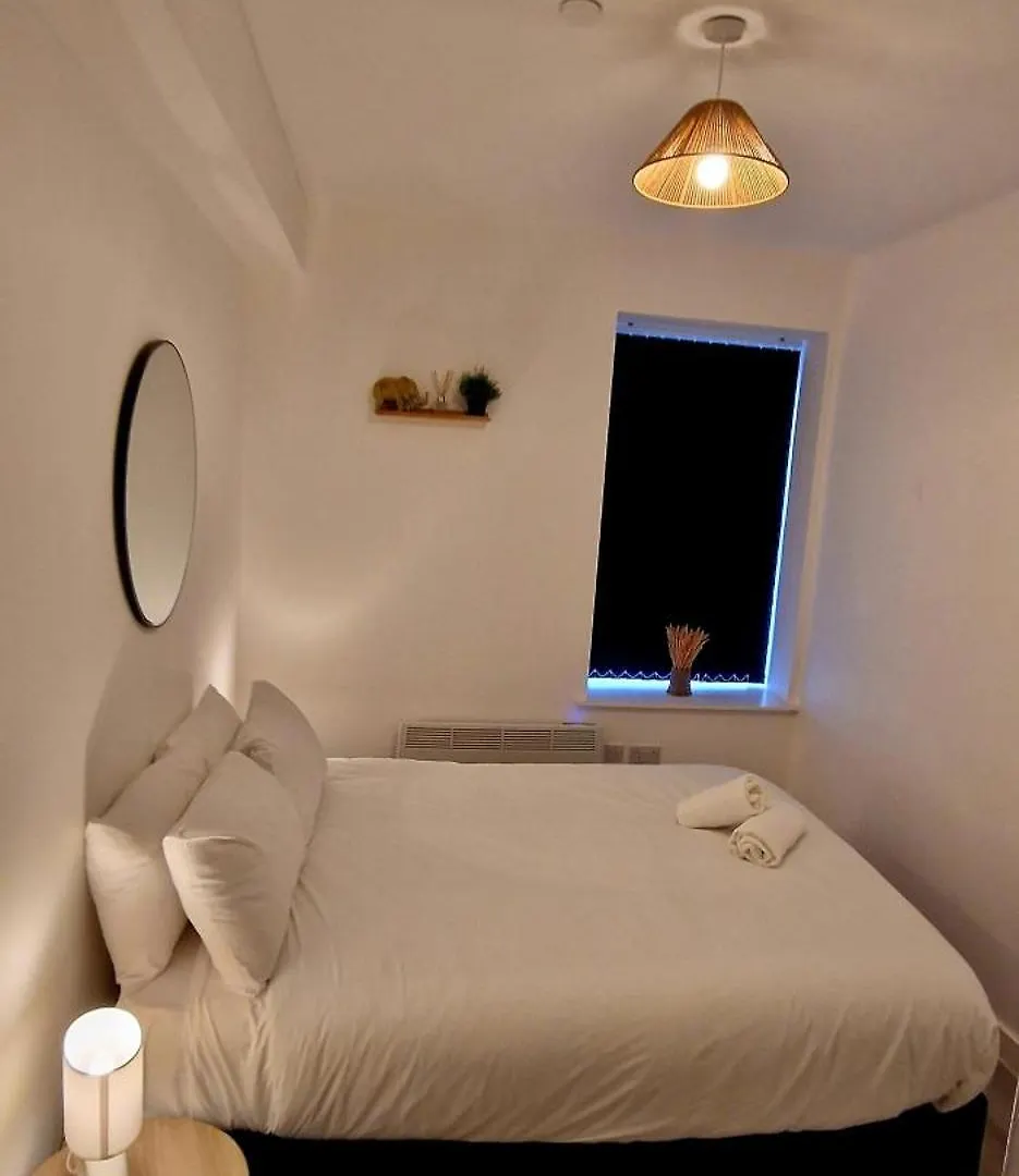 Supervalue Suite 9 - Fast Wifi, Hotel Linen, Keyless Entry, City Only 10 Mins - By Property Promise Cardiff