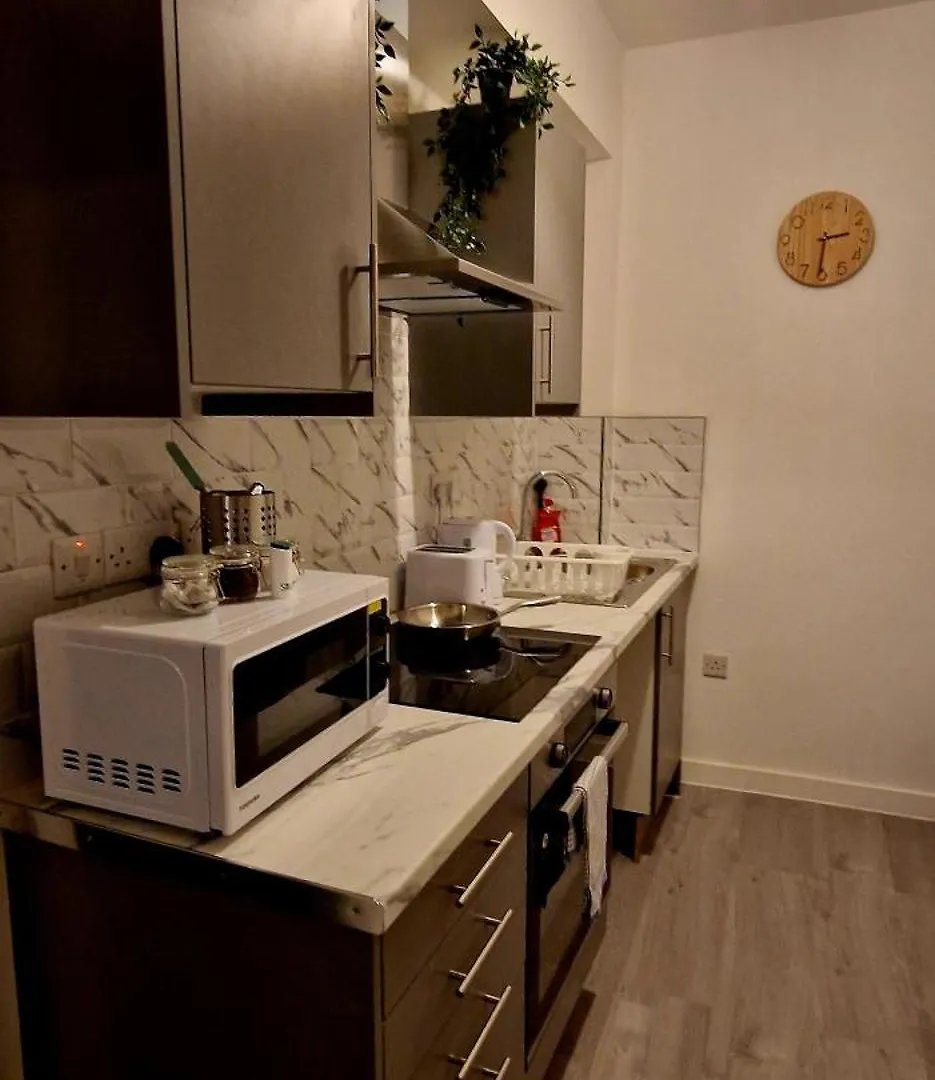 Supervalue Suite 9 - Fast Wifi, Hotel Linen, Keyless Entry, City Only 10 Mins - By Property Promise Cardiff